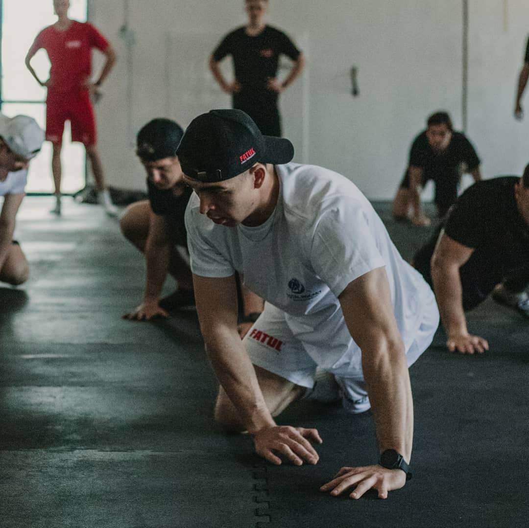 oskar fatul, goata, trening, zdravie, telo, terapia
